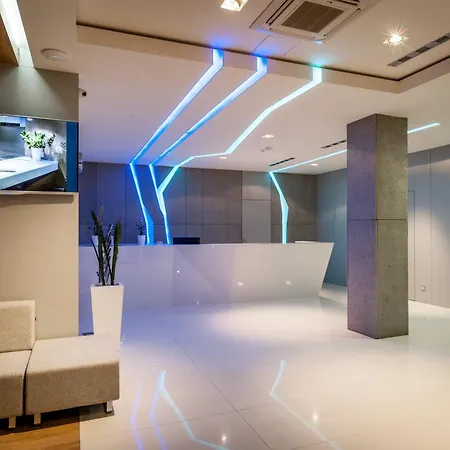 Invite Apartahotel 4*