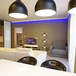 アパートホテル インバイト 4*