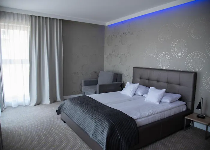 Invite מלון דירות 4*