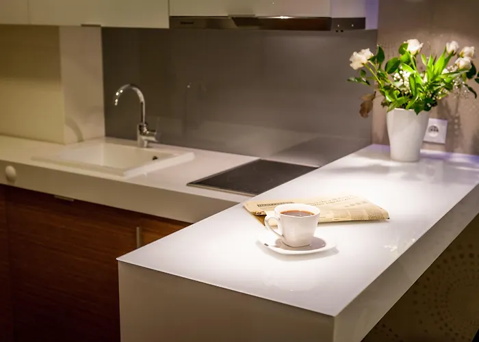 Invite מלון דירות 4*